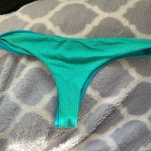 Green/Blue Reversible Mesh Bottom